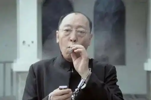 老戏骨倪大红,拍战狼被炸伤坚持演完,拒绝吴京100万补偿
