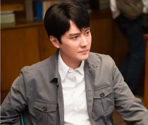 黄晓明问冯绍峰,为何不推荐我客串创业年代他的回复显情商
