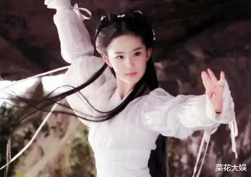 被誉为最美小龙女,年过70仍向往爱情,71岁却少女感十足
