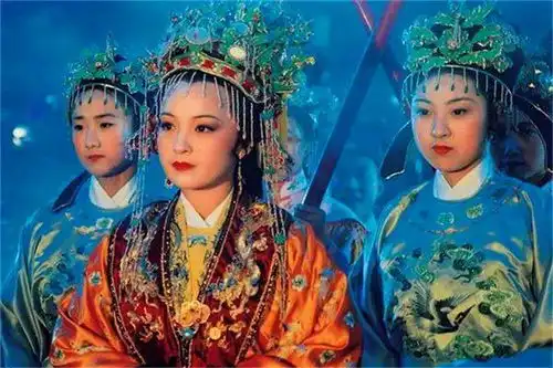 红楼梦为什么太监敢敲诈荣国府不怕元春算账吗
