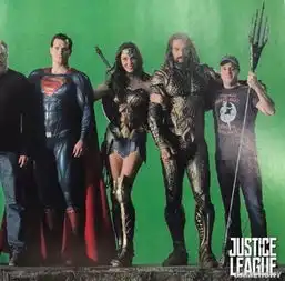 正义联盟新剧照超人首次现身女侠美腿超吸睛