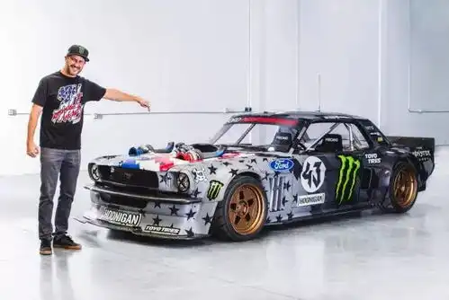 完爆头文字d,美国拓海驾驶1400匹怪兽,悬崖边亡命飘移
