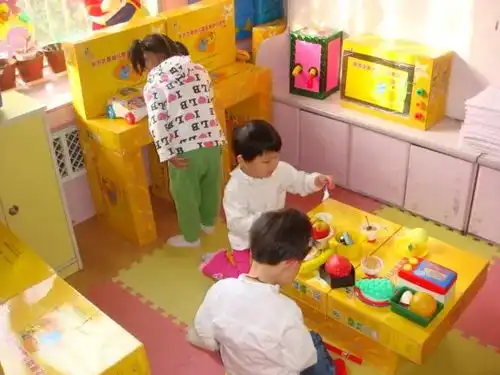 区角环创纸箱做的豪华娃娃家