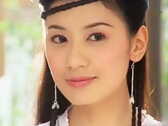 最当红时嫁入豪门,却没逃过七年之痒,如今小9岁老公把她宠上天