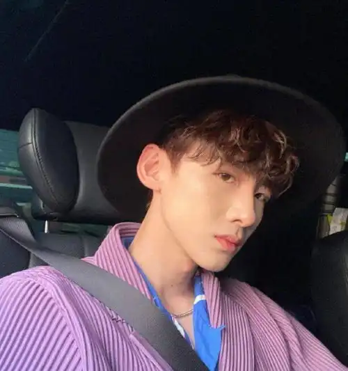 林更新晒赵又廷丑照为其庆生,白敬亭也来凑热闹,评论区却变了味