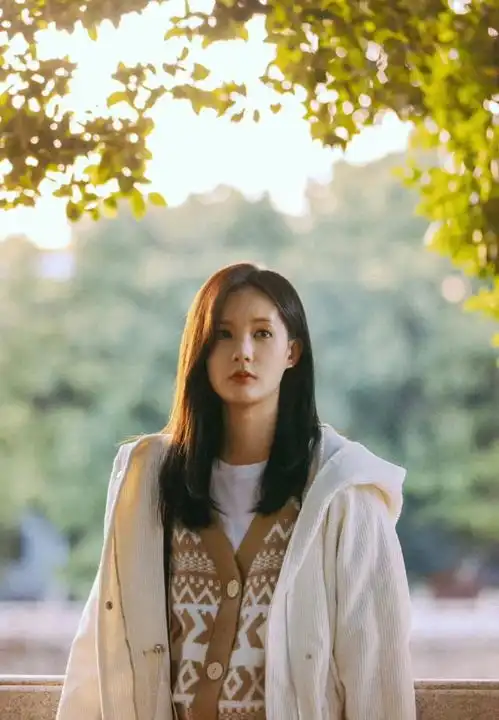 李一桐真给力狂飙戏内穿搭戏外也能穿,有镜头感又有氛围感