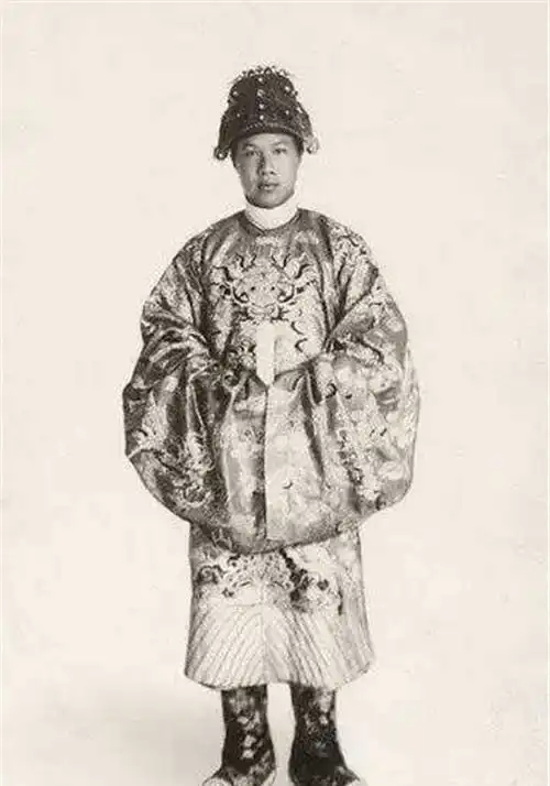 她是有华人血统的外国皇后,因不愿亲近日本被冷落,最后怎样了
