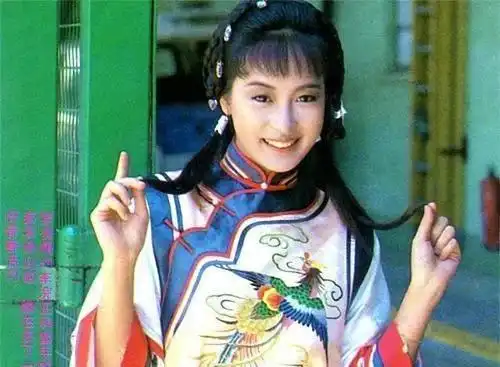 书剑恩仇录的李沅芷卑微到泥土里的爱情,开不出美丽的花