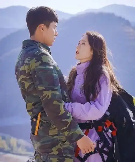 爱的迫降孙艺珍玄彬戏里甜蜜,戏外暧昧
