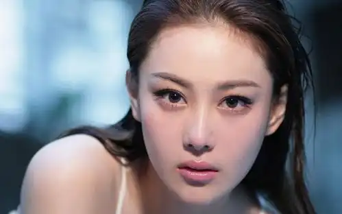 传奇女星从老鼠过街到众人艳羡,靠的是一场完美的婚姻