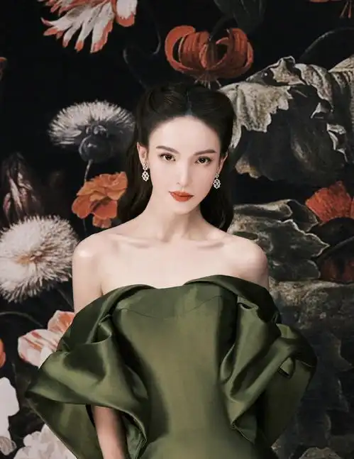 澄清了嘴歪后,她又发视频回应了鼻子奇怪,网友以前不长这样啊