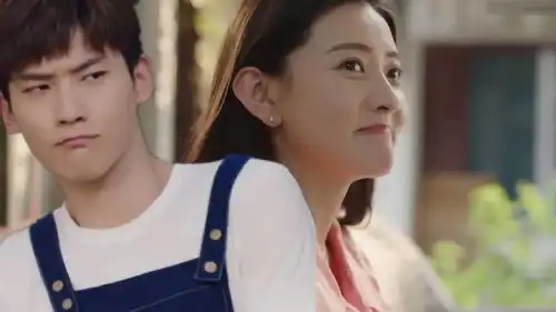 你是我的命中注定王析翊化身厨房小白,拿黄瓜擀面,还不忘和嘉欣眉目传情