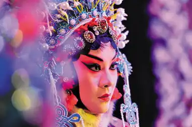 古老的戏曲年轻的演员
