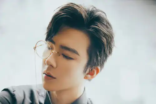 刘宇宁首部古装剧官宣,看到剧照后,简直太帅了