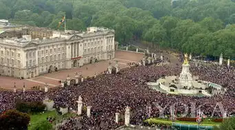 王室风云苍天饶过谁原来庄严的王室婚礼上也会出乱子