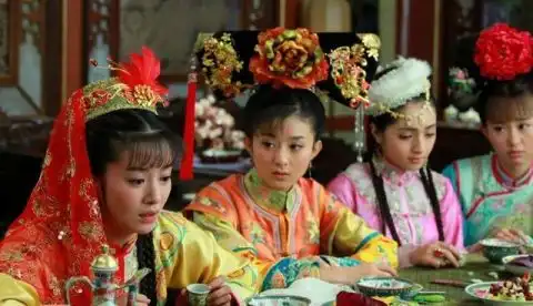 当年被疯狂吐槽的新还珠格格原来里面隐藏了这么多当红女星
