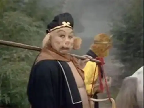 孙悟空金箍棒藏耳朵里,猪八戒九齿钉耙藏哪他怎样带到猪胎里的