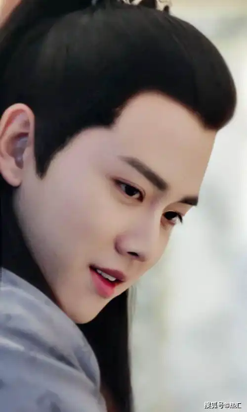 任嘉伦拍戏妻子常去探班,女人独立一点好,还是粘人一点好
