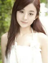 当红花旦被曝曾当三陪赵丽颖整容前是大饼脸