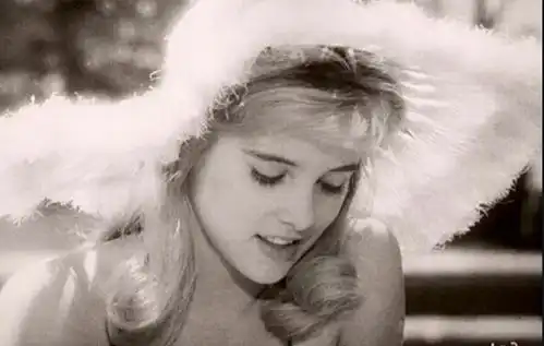 73岁女演员去世,14岁面对800人试镜成功,婚姻感情坎坷
