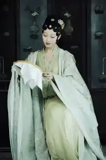 她是从红楼梦走出来的古典美人,如今活成了自在独立的酷女孩
