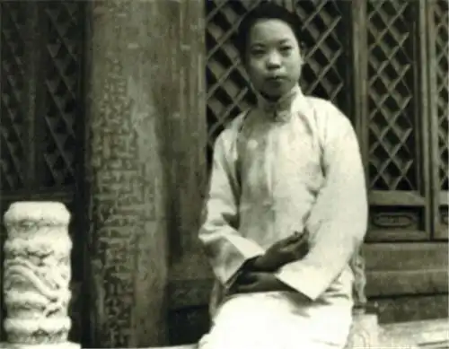 他娶了个工厂女工,总感觉妻子不一般,6年后才知道她是末代皇妃
