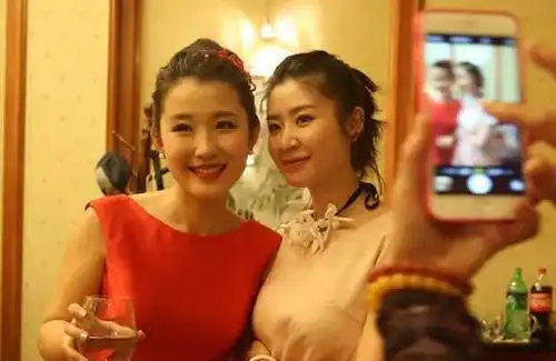 快乐星球童星现状有两位已经结婚,她的孩子都能打酱油了
