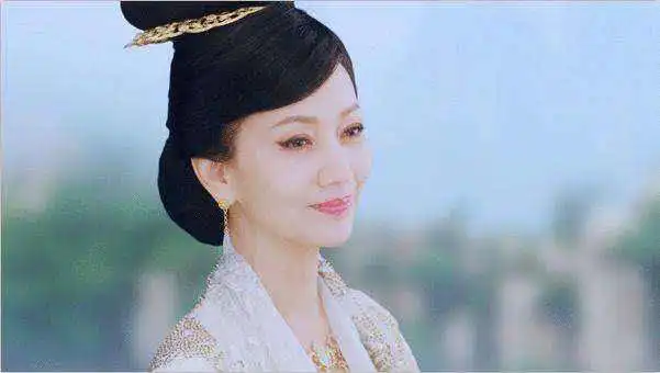 杨紫偶遇青蛇姐姐,网友直呼你们在等许仙
