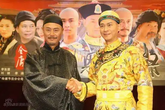 我突然发现历史上的辜鸿铭和刘德凯很像
