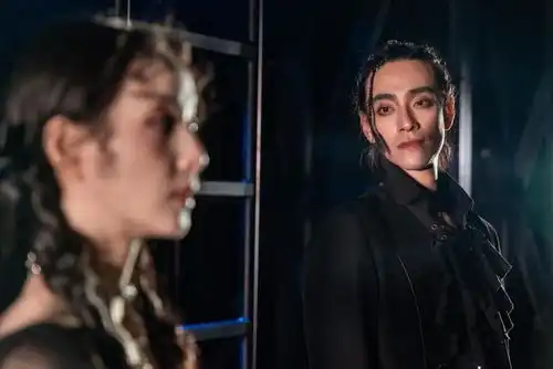 人艺新版哈姆雷特仅以复仇为主题,或许已缺乏当下性
