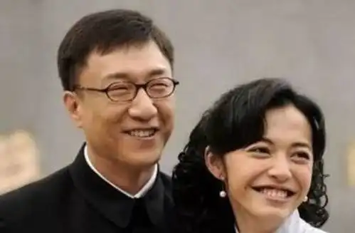 扫黑风暴男主遭吐槽感觉华强随时要掏枪,演技过时老派
