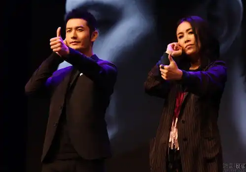 黄晓明宣传新戏与那英热拥两人亲密搂肩
