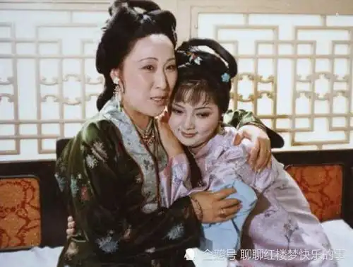 红楼梦送宫花时,黛玉玩九连环的细节是闲笔吗