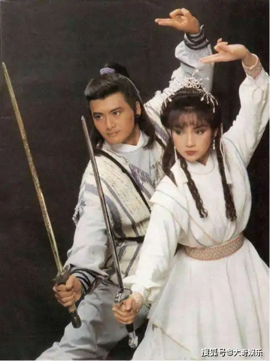 电视剧史上的第一部笑傲江湖,周润发陈秀珠戚美珍主演
