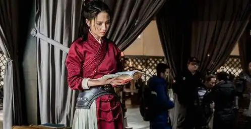 佟丽娅穿塑料袋减龄如少女原来30的潮搭不只是说说