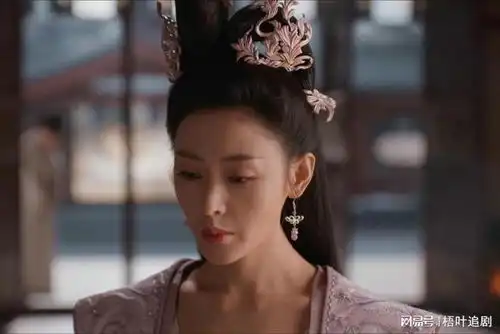 阿麦从军自从当上皇帝那一刻,商易之就已经失去了阿麦
