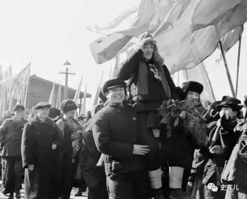 老照片寻找逝去的春节记忆