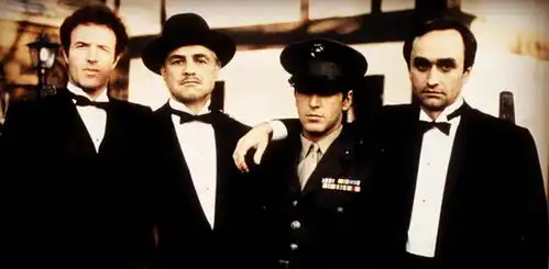 17岁加入黑帮,32岁成荷兰教父,坐牢23年,67岁出狱已是满头白发
