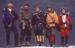 垂直界限,探险者的勇气与救赎
