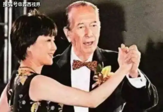 26岁时与65岁老头一舞定情,生下三子两女,如今成了人生赢家
