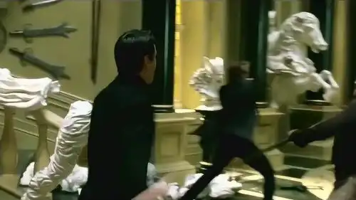 黑客帝国2基努李维斯的打斗,满满的中国武侠味的动作

