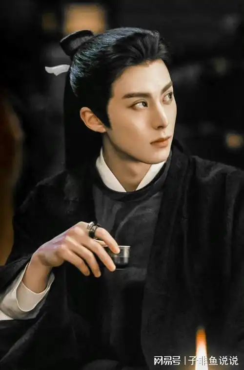 王鹤棣去年古偶丑男今年古偶美男,天选东方青苍,演技突飞猛进
