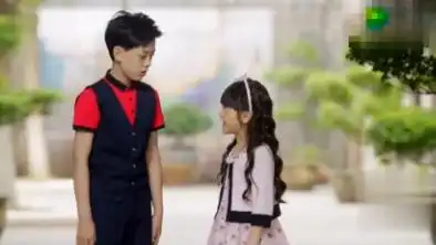 因为遇见你小云恺不小心打翻了小果果的披萨两人的缘分开始了