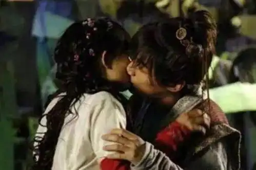 被杨幂吻过的六大男神,有人伸舌头,有人咬嘴唇,荧屏初吻给了他
