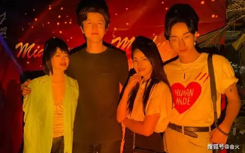 52岁伊能静与儿子罕同框保养太好皮肤光滑,两人紧贴似同龄人