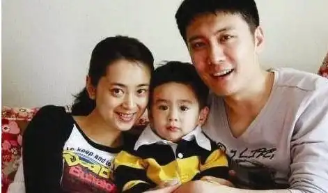 他娶了情深深雨蒙蒙第一美人,遭人嫉妒,今结婚10年过成这样
