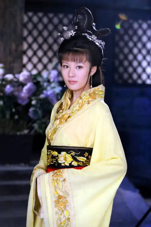 65老戏骨罕见晒正面照,皮肤光滑鱼尾纹突出,无儿无女抚养侄女
