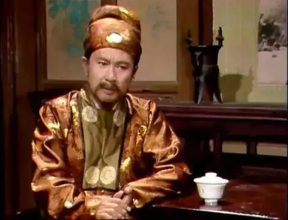 贾府的收支全靠贾政一个人的薪俸支撑吗
