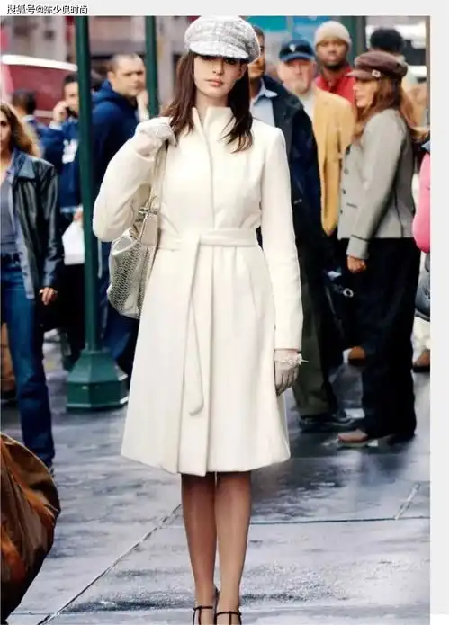 白色永远是经典色白色衣服如何穿搭,显富家小姐的气质
