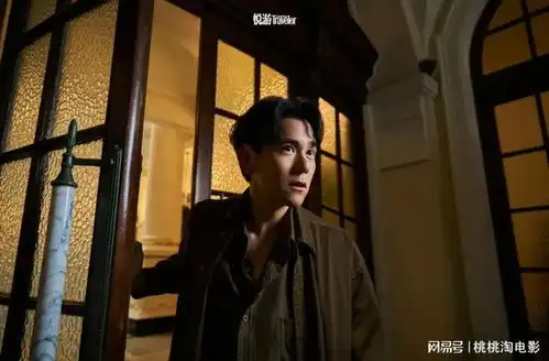 男星彭于晏悦游封面大片,阳光帅气漫游城市山海间
